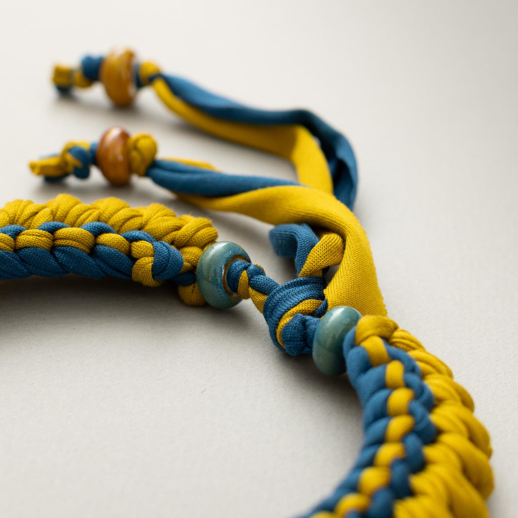 Collana senape e ottanio