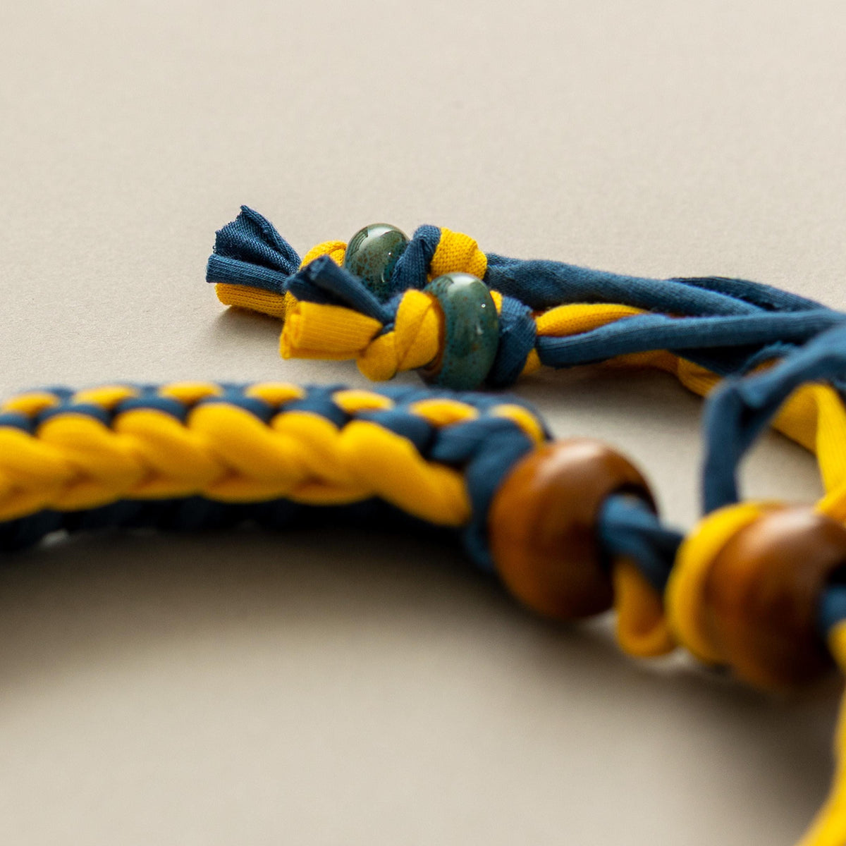 Collana ottanio e giallo
