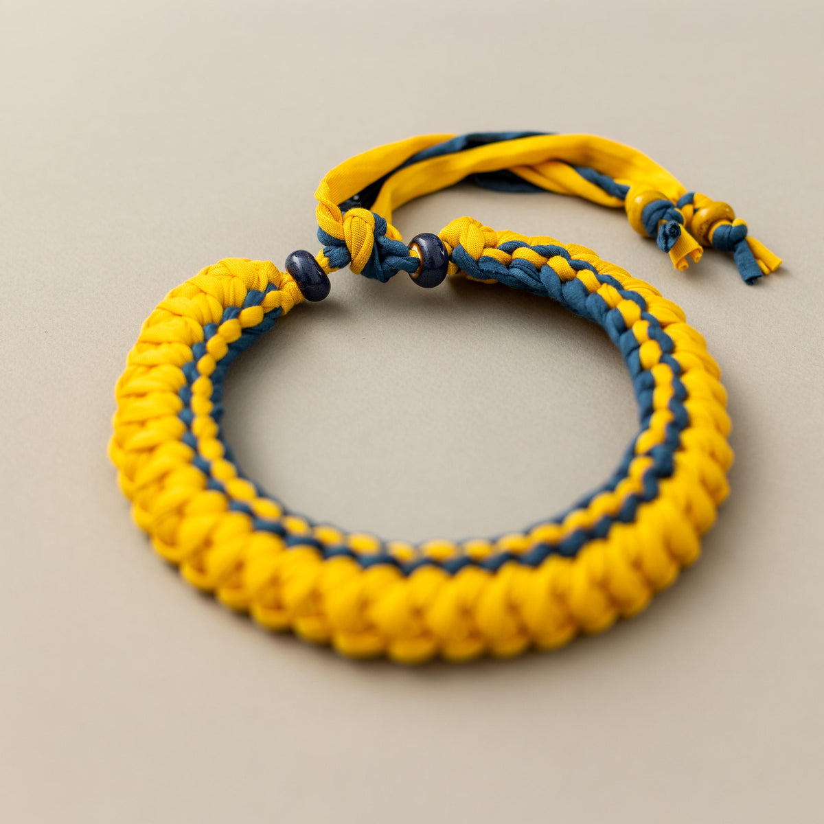 Collana giallo papera e ottanio