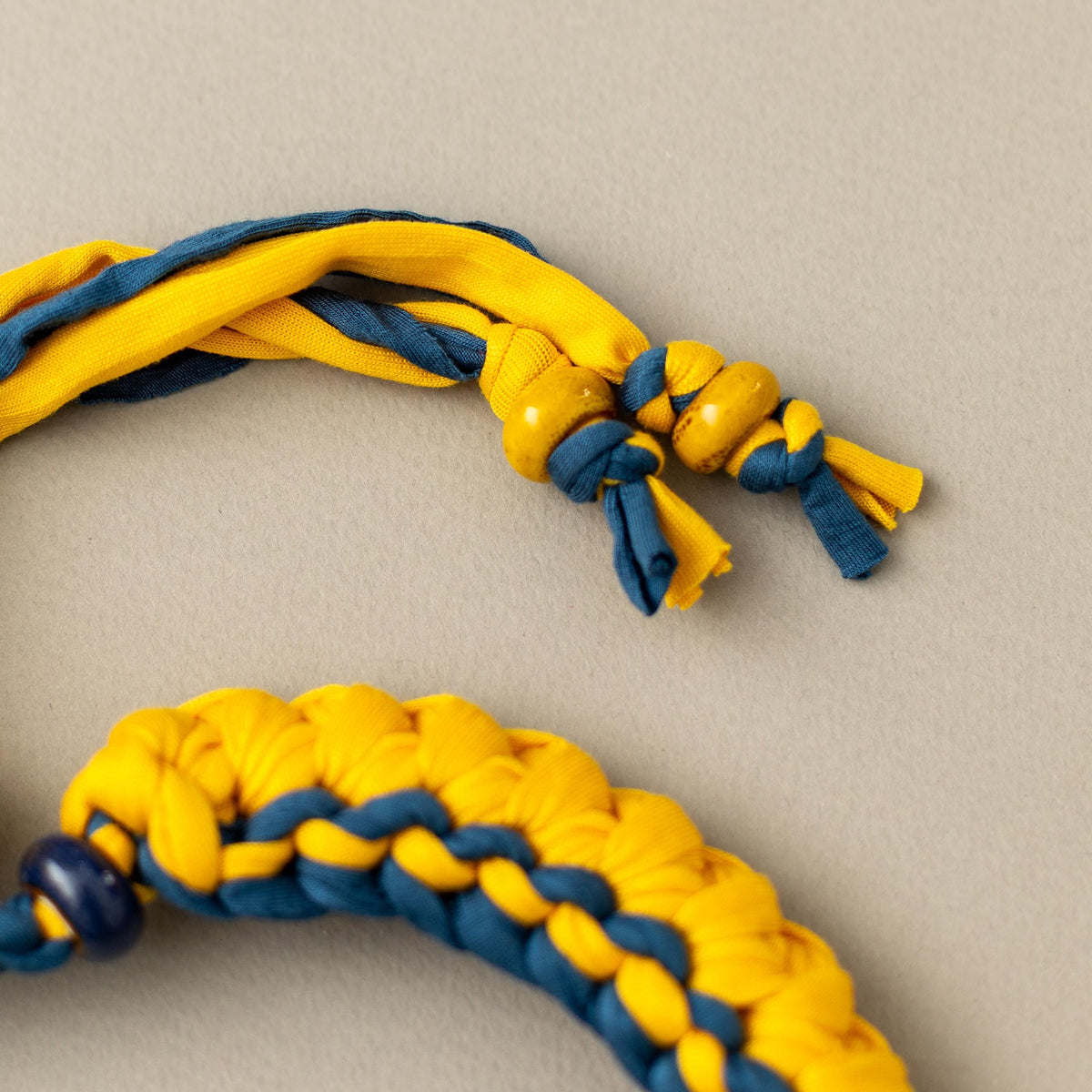 Collana giallo papera e ottanio