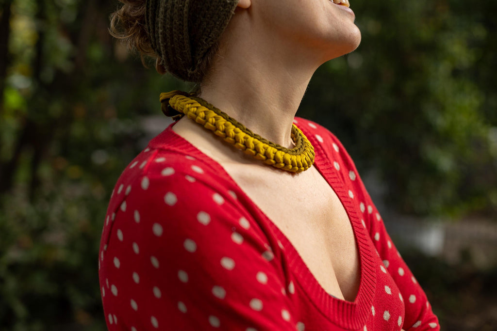 Collana senape e verde militare