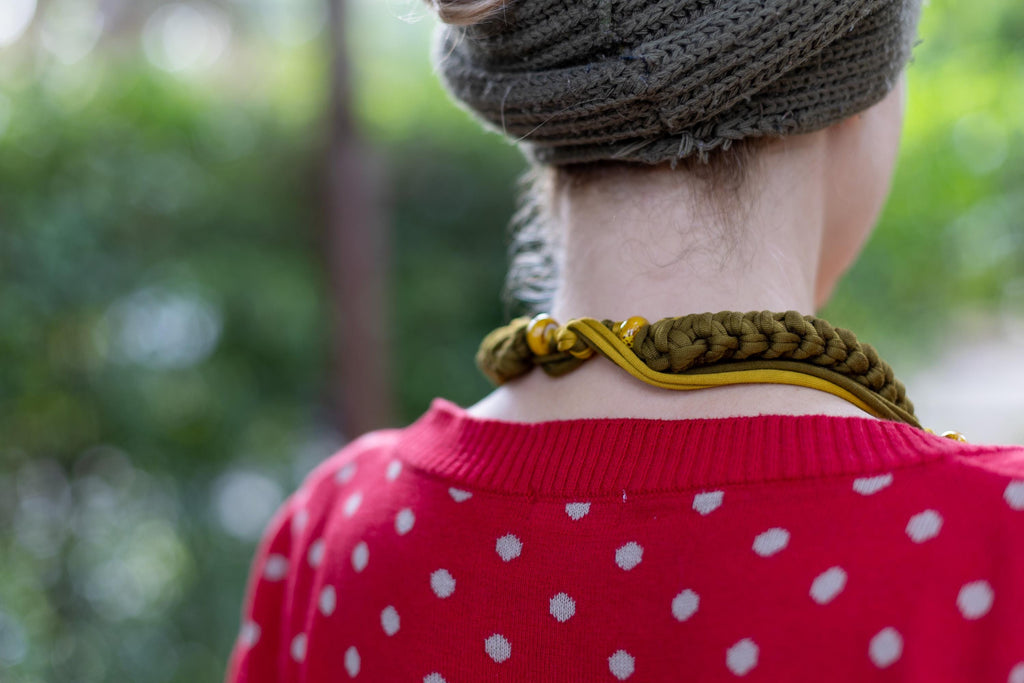 Collana verde militare e senape