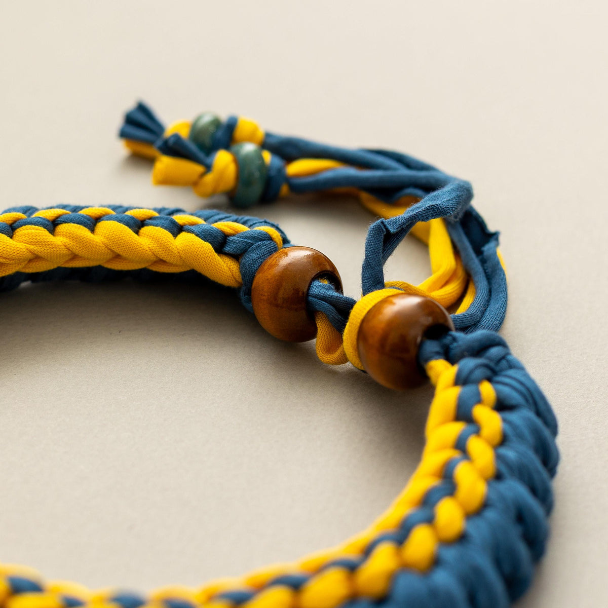 Collana ottanio e giallo
