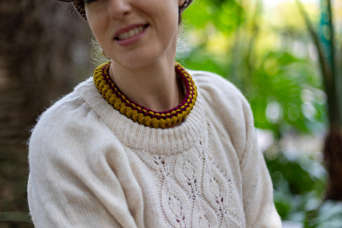 Collana senape e bordeaux