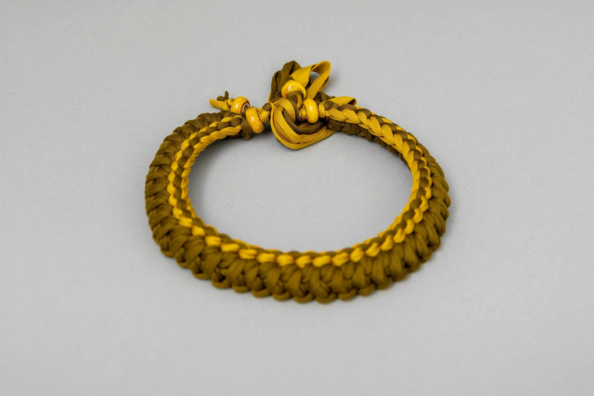 Collana verde militare e senape