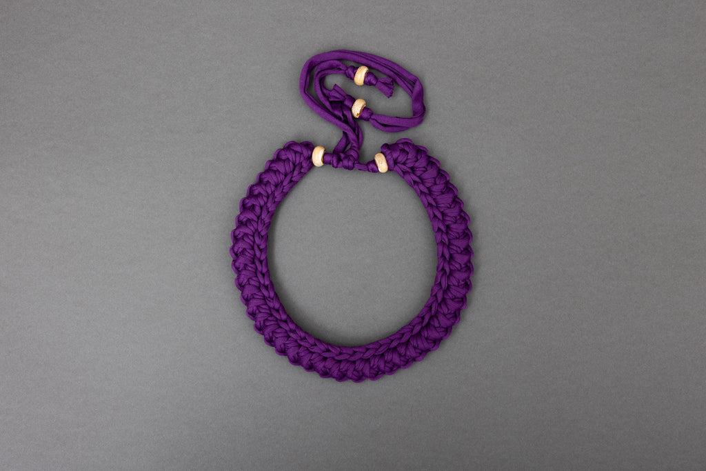 Collana viola intenso