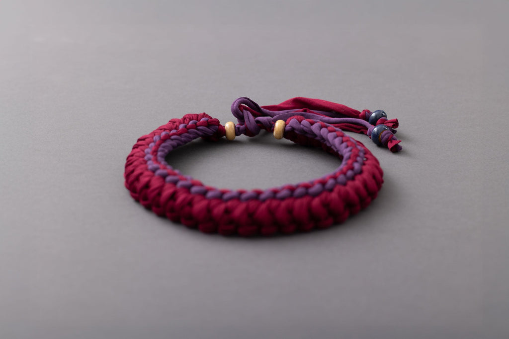 Collana bordeaux e viola