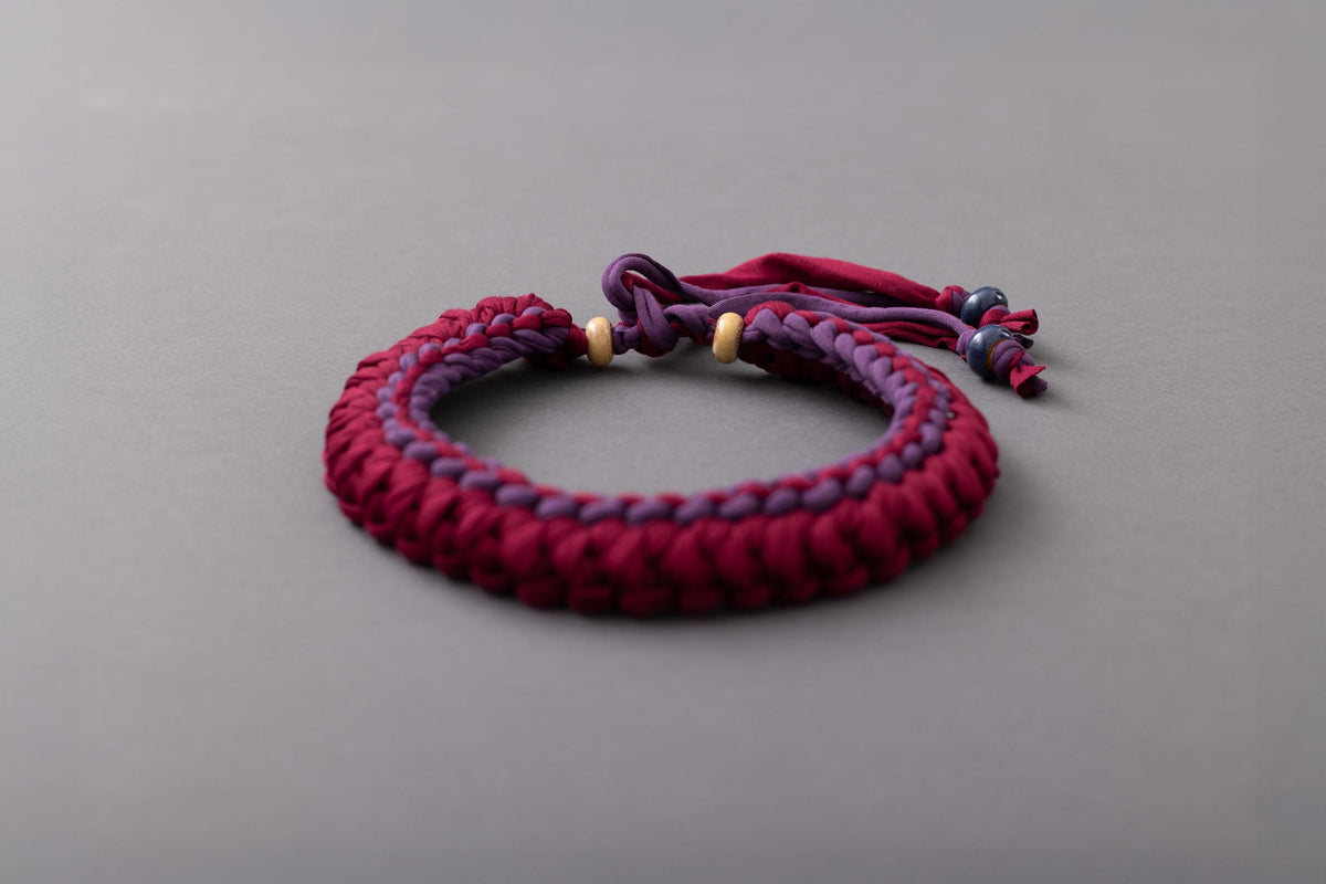 Collana bordeaux e viola