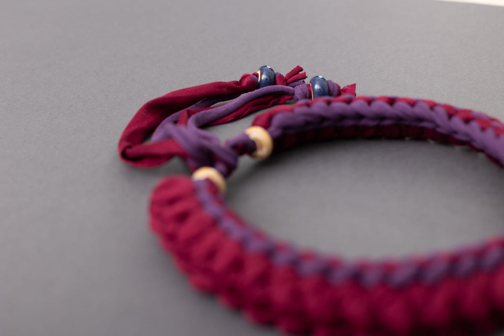 Collana bordeaux e viola
