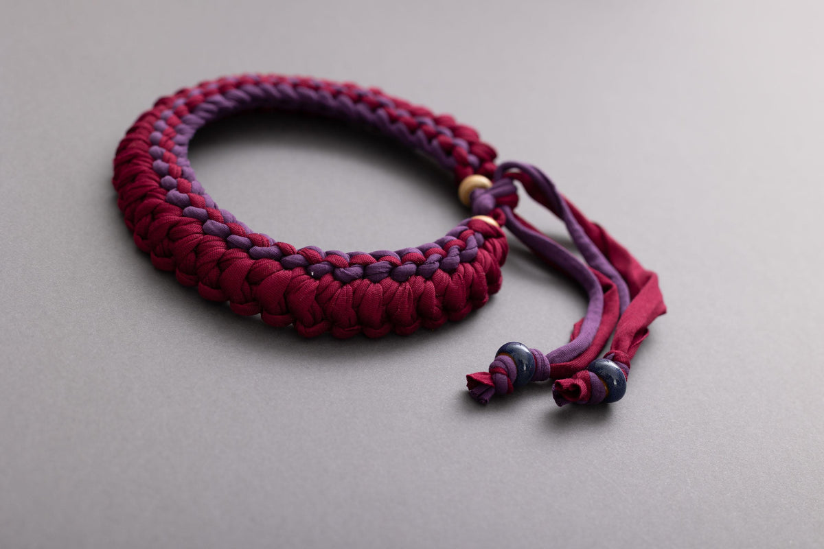 Collana bordeaux e viola