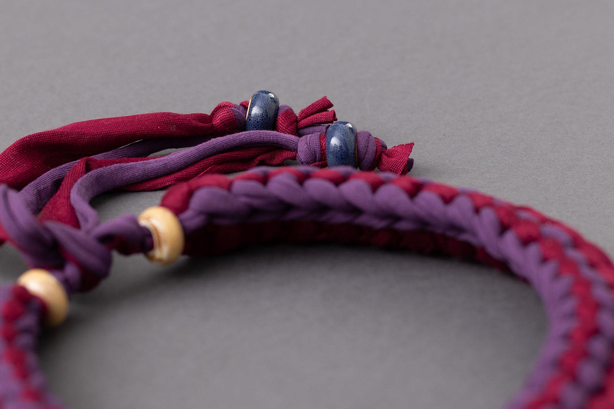 Collana bordeaux e viola