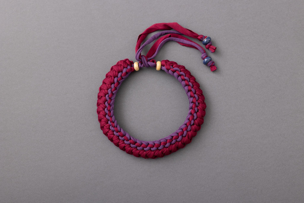 Collana bordeaux e viola