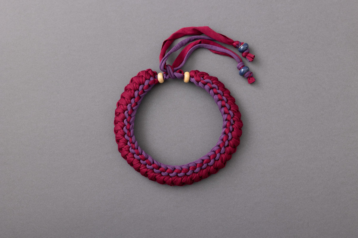 Collana bordeaux e viola