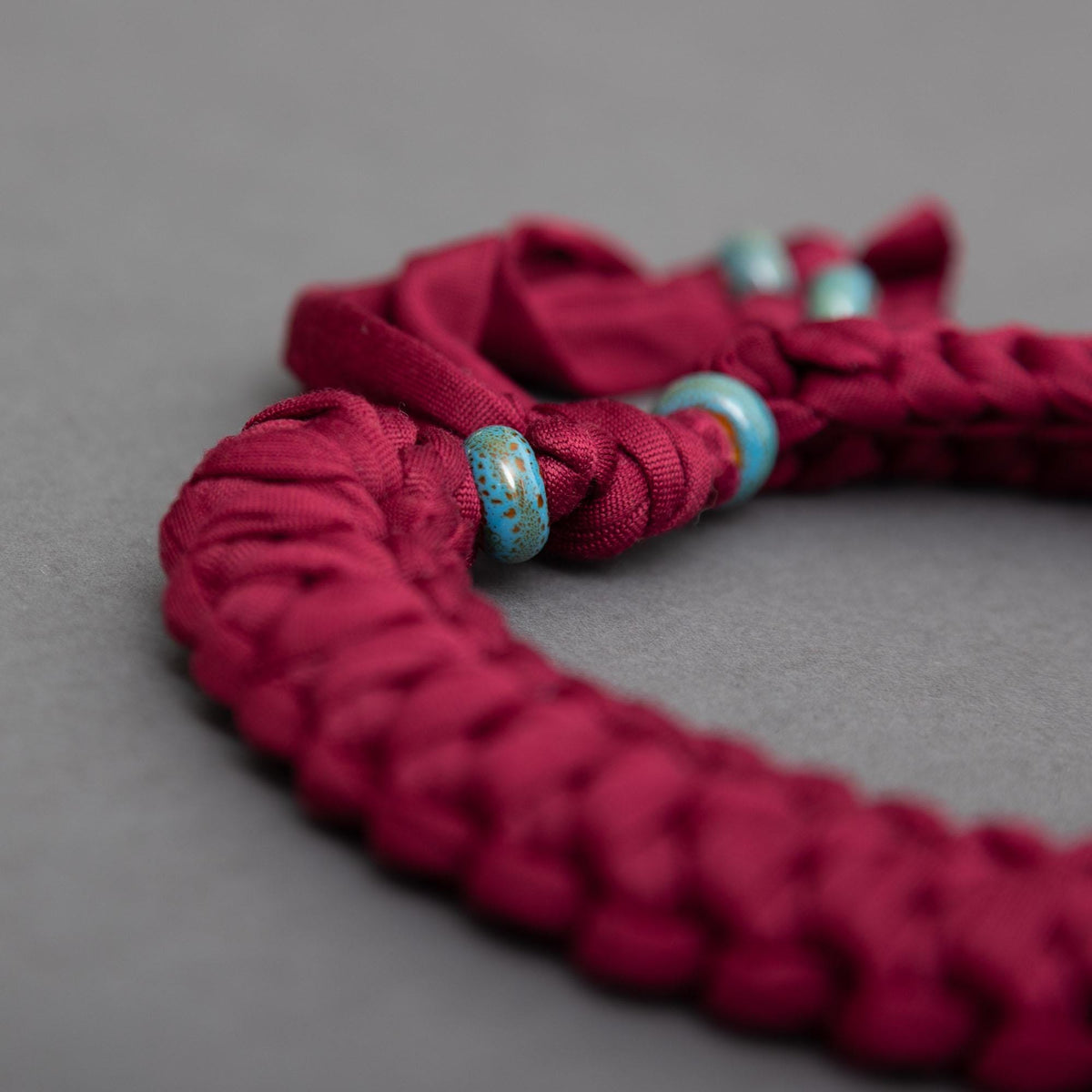 Collana rosso vino