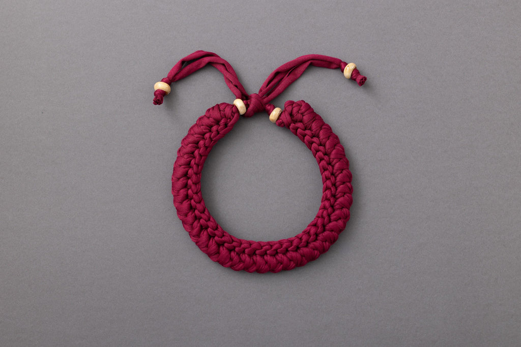 Collana rosso vino